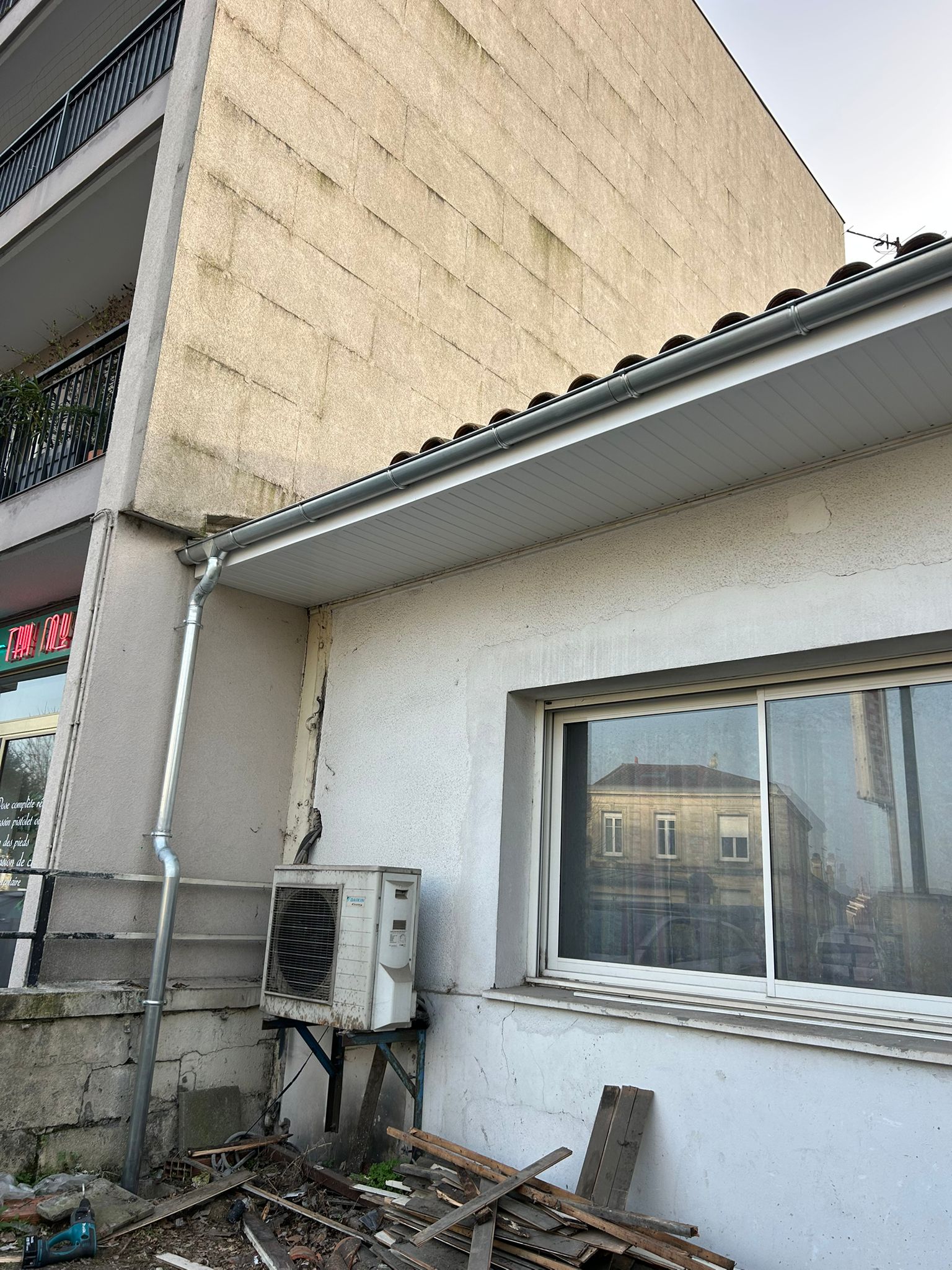 Avant toit en PVC après rénovation